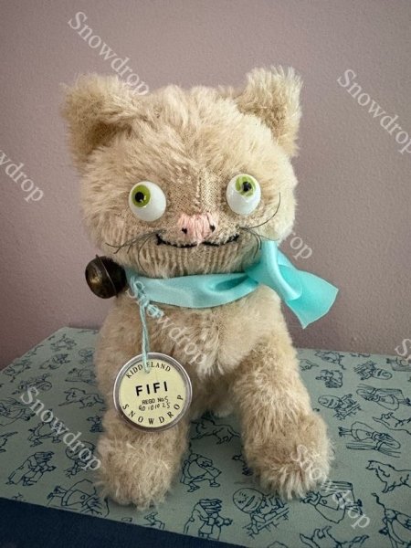 画像1: 【ご予約注文】Snowdrop ハンドメイド　アンティーク風ぬいぐるみ　白猫　オートミールモヘア　（17cm） (1)