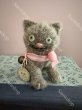 画像1: 【ご予約注文】Snowdrop ハンドメイド　アンティーク風ぬいぐるみ　猫　グレー　（11.5cm） (1)