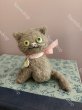 画像4: 【ご予約注文】Snowdrop ハンドメイド　アンティーク風ぬいぐるみ　グレー猫　（10.5cm） (4)