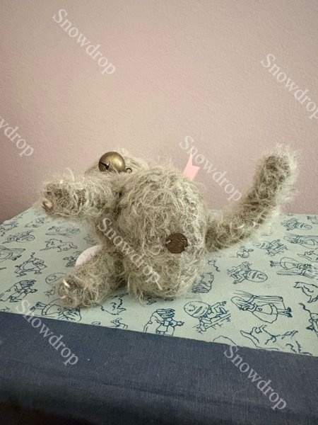 画像4: 【ご予約注文】Snowdrop ハンドメイド　アンティーク風ぬいぐるみ　猫　グレーモヘア　（11cm） (4)