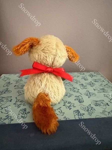 画像2: 【ご予約注文】Snowdrop ハンドメイド　アンティーク風ぬいぐるみ　ライトブラウンモヘア　犬  （10.5cm） (2)