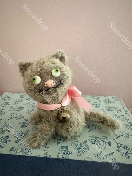 画像3: 【ご予約注文】Snowdrop ハンドメイド　アンティーク風ぬいぐるみ　猫　グレーモヘア　（11cm） (3)