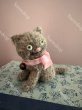 画像2: 【ご予約注文】Snowdrop ハンドメイド　アンティーク風ぬいぐるみ　猫　グレー　（11.5cm） (2)