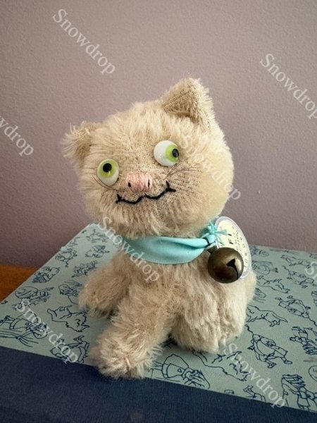 画像1: 【ご予約注文】Snowdrop ハンドメイド　アンティーク風ぬいぐるみ　猫　オートミールモヘア　（12.5cm） (1)