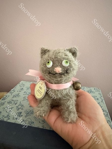 画像5: 【ご予約注文】Snowdrop ハンドメイド　アンティーク風ぬいぐるみ　猫　グレーモヘア　（11cm） (5)