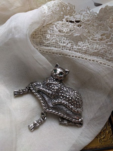 画像2: Vintage Brooch　猫のブローチ　クッション AVON (2)