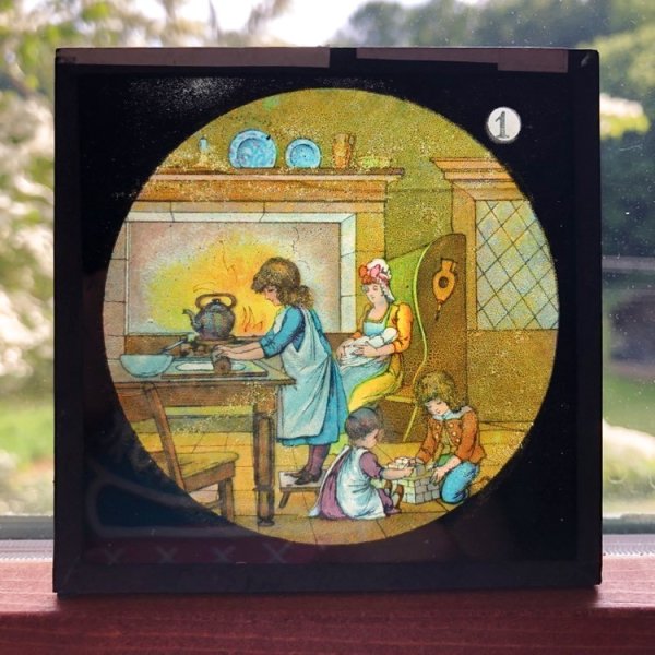 画像1: Antique Magic Lantern Glass Slide　アンティーク　マジックランタン・スライド　赤ずきんちゃん　1 (1)