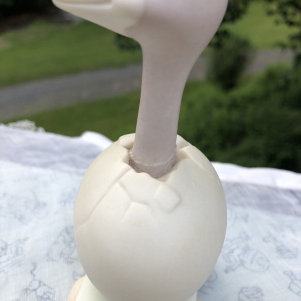 首の箇所に修正痕あり。