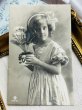 画像2: Postcard    アンティークポストカード　お花と女の子　写真　 Grete Reinwald  ドイツ1909年 (2)