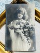 画像2: Postcard    アンティークポストカード　お花と女の子　写真　 Grete Reinwald  ドイツ1909年 (2)