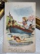 画像2: Postcard 　アンティークポストカード  　女の子とラッキーチャームを持つ魚たち　四つ葉　馬蹄　エイプリルフール　 (2)