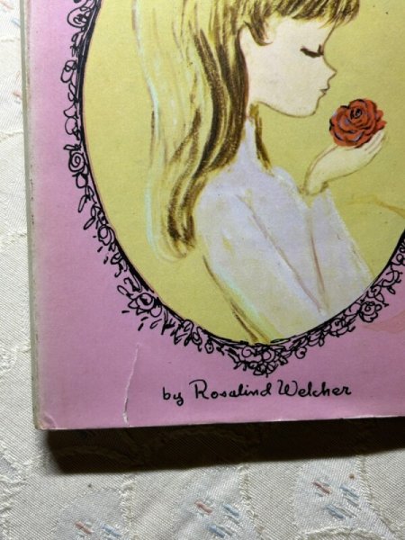 画像2: Vintage Book 洋書   It’s Wonderful To Be In Love  1972年 Rosalind Welcher ロザリンド・ウェルチャー (2)