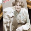 画像1: Postcard　女性と犬　スピッツ　イギリス1915年 (1)