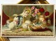 画像2: Postcard  　アンティークポストカード　お化粧台の上で遊ぶ子猫たち　時計　薔薇　香水　アメリカ1910年 (2)