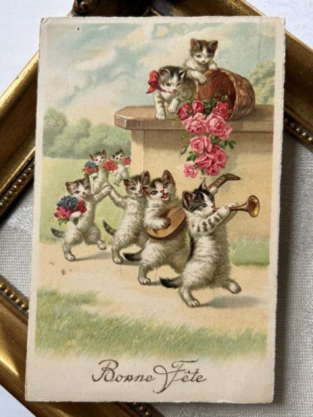 画像2: Postcard アンティークポストカード 子猫の音楽隊 薔薇 トランペット マンドリン ダンス Wally Fialkowska ベルギー1936年 (2)