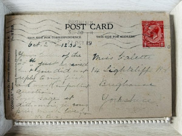 画像2: Postcard  　アンティークポストカード　暖炉の前の黒猫たち　国旗　 (2)