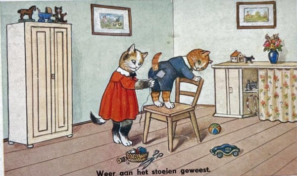 画像1: Postcard　アンティークポストカード　弟の服を繕うお姉さん猫　裁縫　1942年 (1)