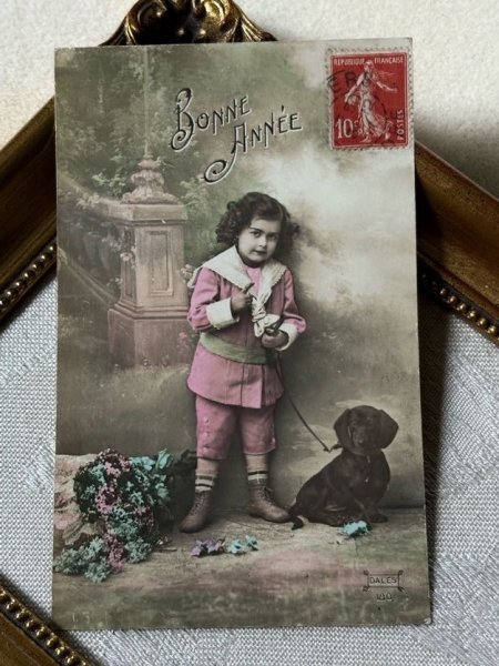 画像2: Postcard　アンティークポストカード　ダックスフンド犬と男の子　フランス1912年　写真 (2)