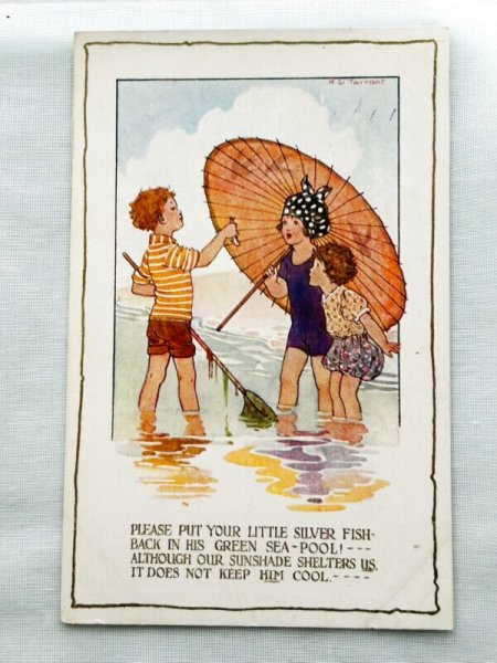 画像1: Postcard  アンティークポストカード　魚を捕った男の子と魚を海に返してほしい女の子　傘　The Sunshade Series  Margaret Tarrant　 (1)