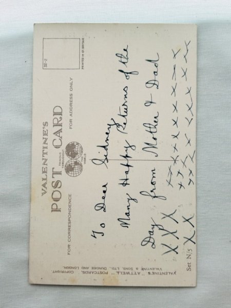 画像2: Postcard  アンティークポストカード 笑う仲良しの女の子 Mabel Lucie Attwell (2)