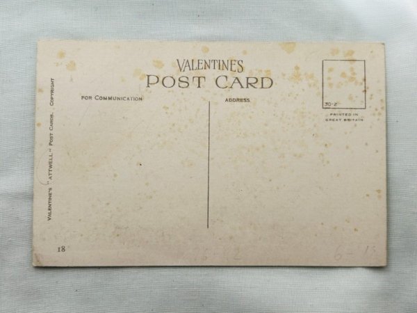 画像2: Postcard 　アンティークポストカード　赤ちゃんにミルクを飲ませる女の子　哺乳瓶　犬　Mabel Lucie Attwell　（未使用） (2)