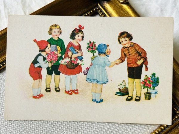 画像2: Postcard アンティークポストカード プレゼントと子どもたち (未使用) (2)