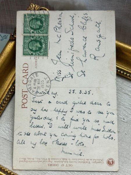 画像4: Postcard  アンティークポストカード　マリア様像にバターカップのお花を捧げる女の子　Margaret Tarrant　イギリス1935年 (4)