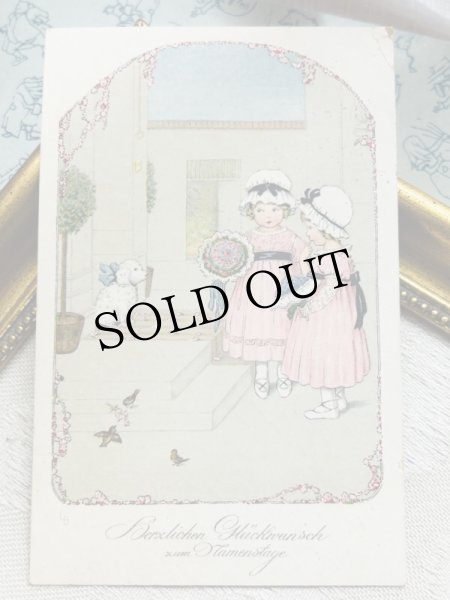 画像2: Postcard 　アンティークポストカード   双子の女の子と白い子犬　プードル　ビションフリーゼ　Lia Doring 　 (2)