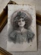 画像2: Postcard アンティークポストカード 帽子の女の子 ウィーン趣味風 ドイツ1908年 (2)
