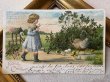 画像2: Postcard  アンティークポストカード   イースター ニワトリとヒヨコにそーっと近づく女の子 ドイツ1907年 (2)
