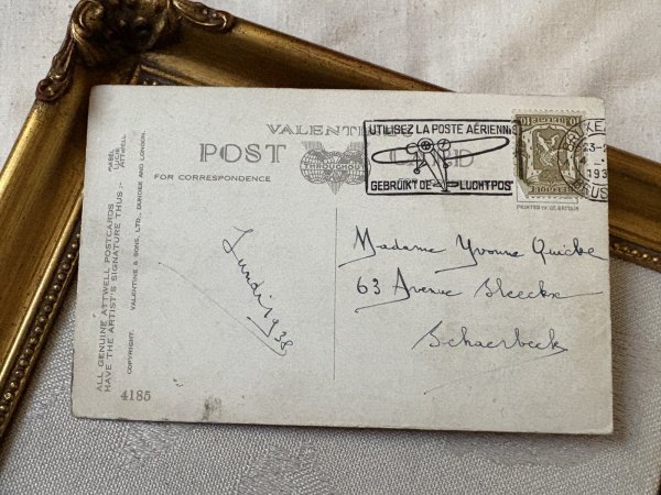 画像3: Postcard 　アンティークポストカード　箱の中で遊ぶ仲良しの子どもたち　 Mabel Lucie Attwell　ベルギー1930年代 (3)