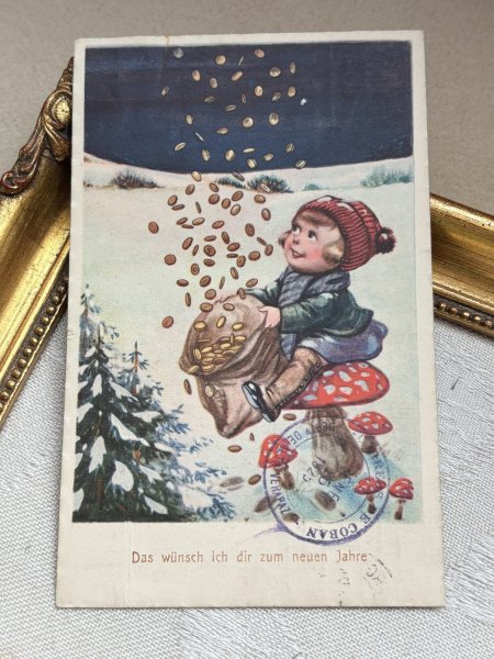 画像2: Postcard 　アンティークポストカード 　新年祝い　New Year　空から降ってくる金貨を集める女の子　キノコの椅子　ドイツ1924年 (2)