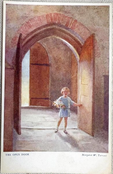 画像1: Postcard  アンティークポストカード　教会のドアと女の子　The Open Door　Margaret Tarrant　イギリス　（未使用） (1)