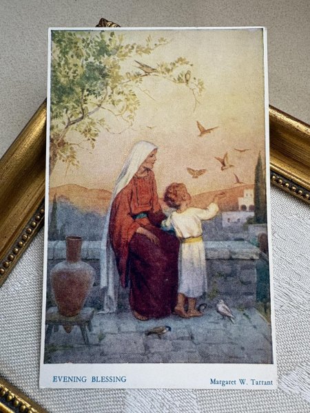 画像2: Postcard  アンティークポストカード　夕暮時の聖母子　Evening Blessing　Margaret Tarrant　イギリス　（未使用） (2)
