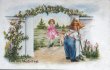 画像1: Postcard 　アンティークポストカード 　バレンタイン　庭師の男の子に会いに来た女の子とキューピッド天使 (1)