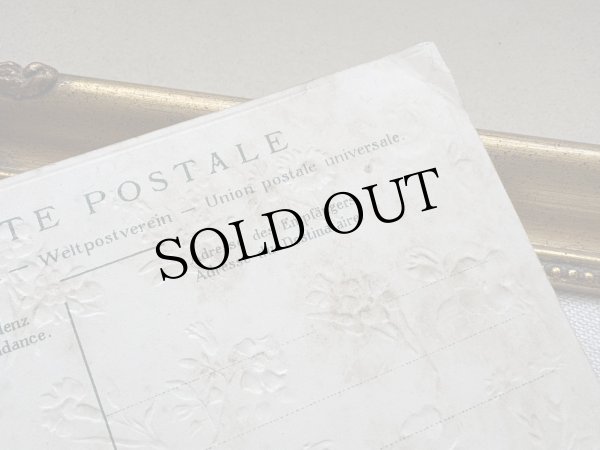 角にゆるい折れあり