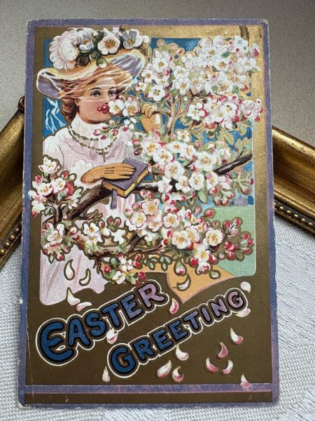 左下角付近に紙のシワ線あり