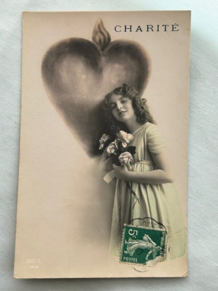 画像1: Postcard    アンティークポストカード　薔薇のお花と女の子　ハート　フランス　写真 (1)