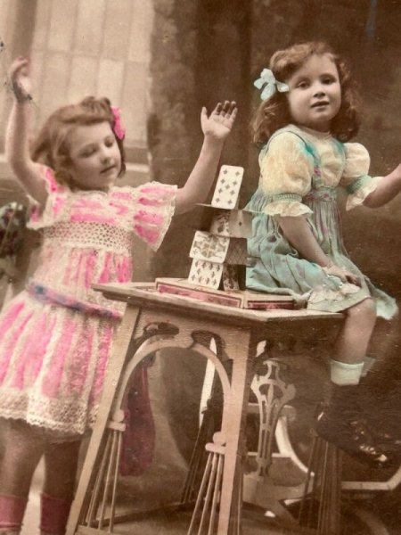 画像2: Postcard    アンティークポストカード トランプタワーを作る女の子 フランス 写真 (2)