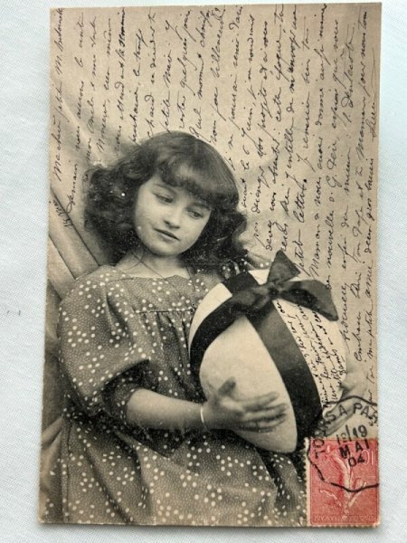 画像1: Postcard    アンティークポストカード　大きな卵と女の子　リボン　フランス1904年 (1)