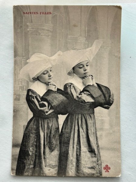 画像1: Postcard    アンティークポストカード　祈る女の子たち　（未使用） (1)