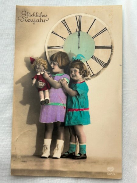 画像1: Postcard    アンティークポストカード　新年祝い　女の子とお人形　アニー風　ドイツ (1)