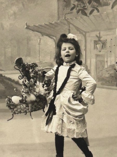 画像2: Postcard    アンティークポストカード　イースター　女の子とヒヨコ　写真　フランス1903年 (2)