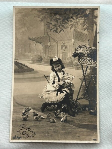 画像1: Postcard    アンティークポストカード　イースター　女の子とヒヨコ　写真　フランス1903年 (1)