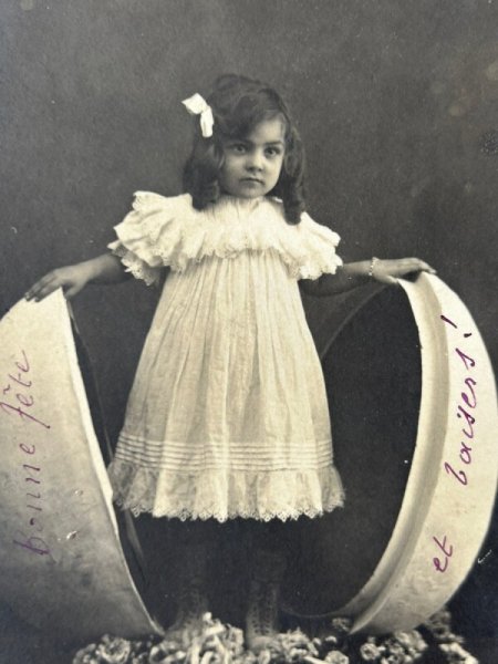 画像2: Postcard    アンティークポストカード　イースター　大きな卵と女の子　フランス1904年 (2)