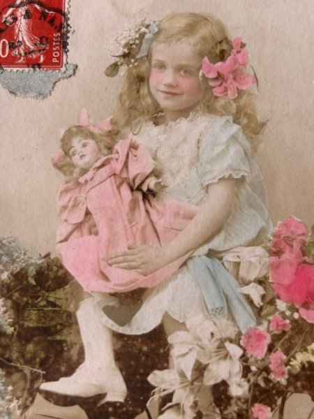 画像2: Postcard    アンティークポストカード　お人形さんと女の子　フランス1910年 (2)