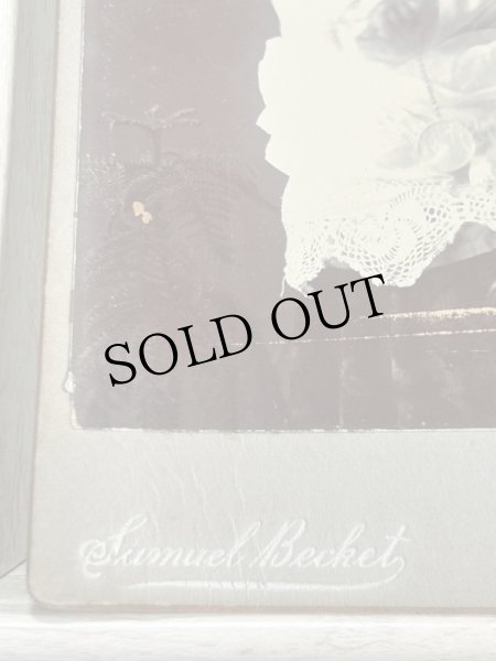 画像3: Vintage Cabinet Card Photo　アンティーク　肖像写真　ガラガラおもちゃと小さな女の子　rattle toy（大判写真） (3)