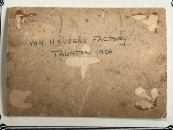 画像4: Vintage Cabinet Card Photo　ビクトリアンフォト　アンティーク　集合写真　工場　Van Heusen factory in Taunton　1906年　イギリス（大判写真） (4)