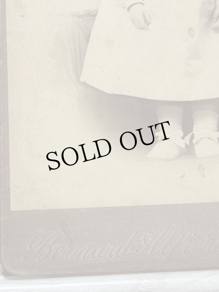 画像3: Vintage Cabinet Card Photo　アンティーク　肖像写真　小さな女の子　イギリス　ロンドン（大判写真） (3)