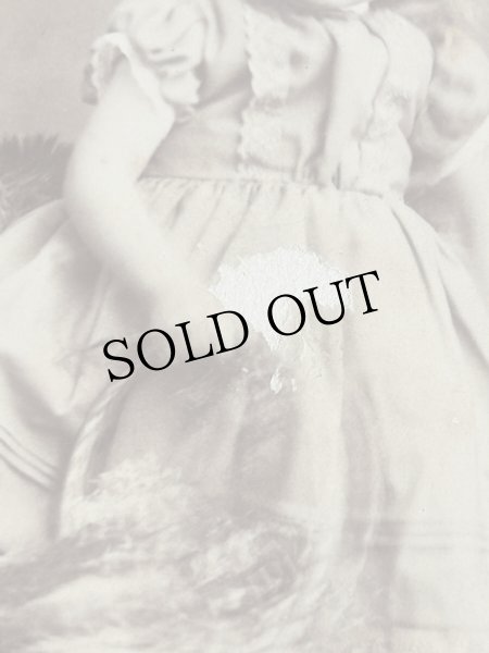 画像3: Vintage Cabinet Card Photo　アンティーク　肖像写真　バスケットを持つ女の子　イギリス　ロンドン（大判写真） (3)